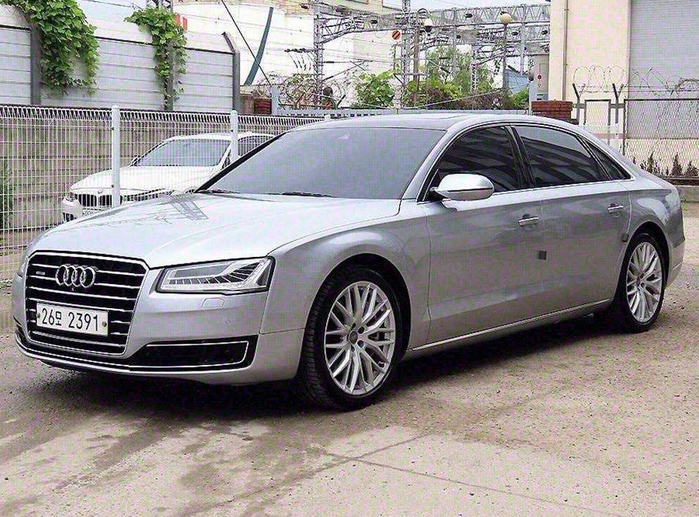 아우디 A8 60 TFSI 콰트로 LWB 사진 4