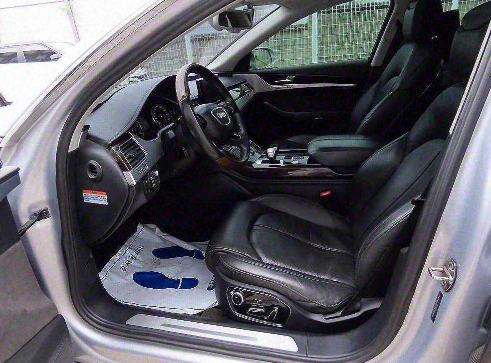아우디 A8 60 TFSI 콰트로 LWB 사진 5