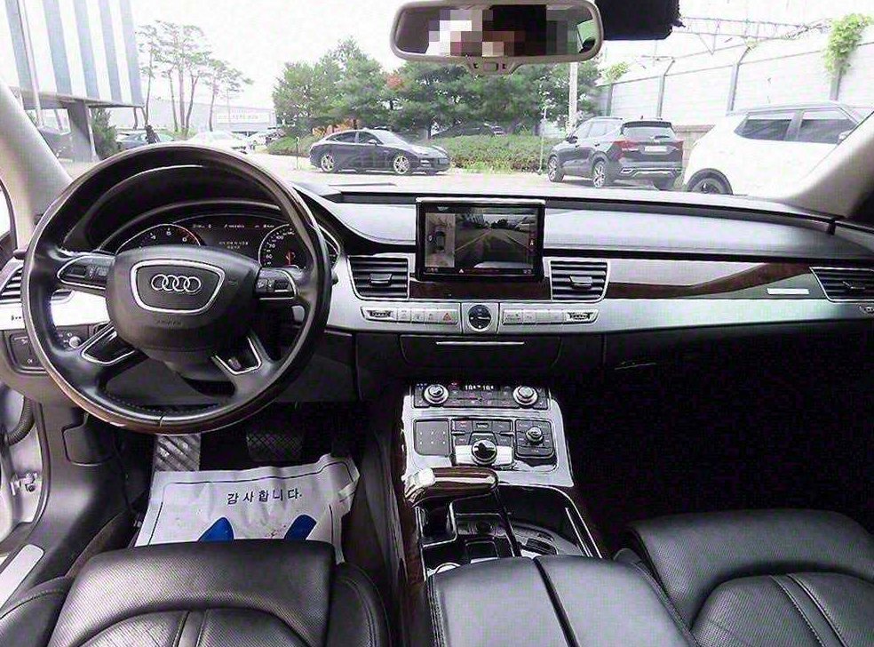 아우디 A8 60 TFSI 콰트로 LWB 사진 7