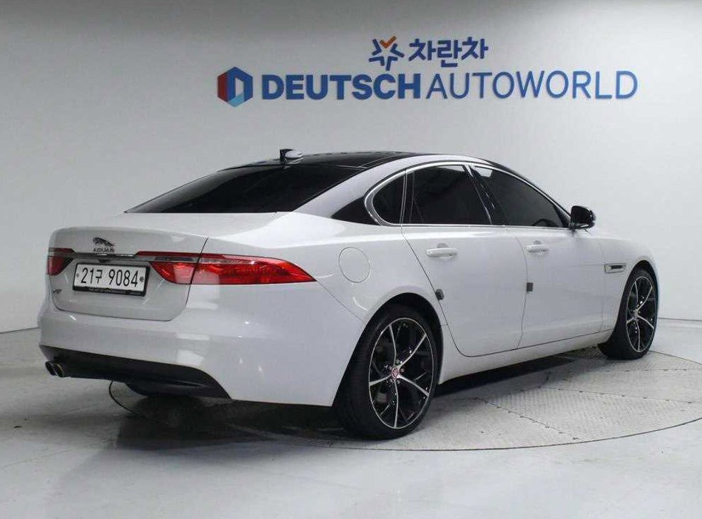 재규어 XF 2.0D 프레스티지 사진 2