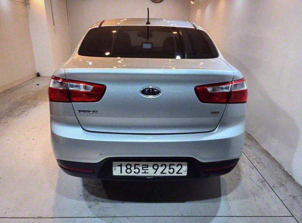 기아 프라이드 4DR 1.6GDI 럭셔리 사진 3