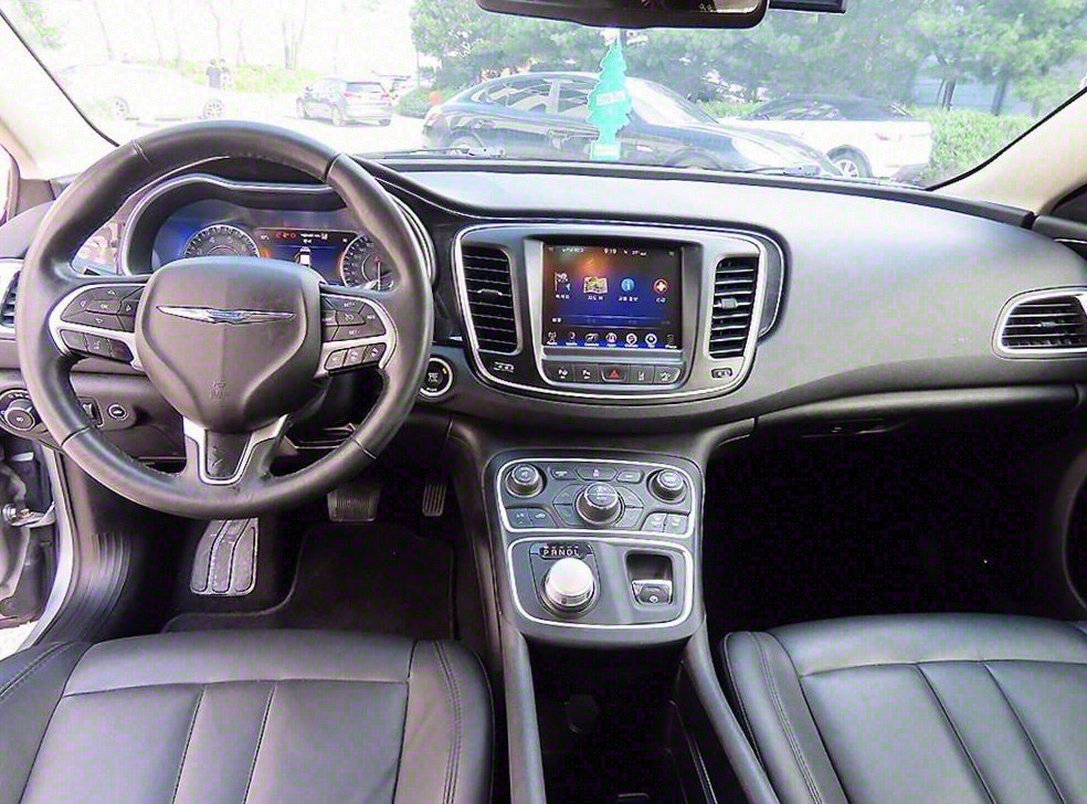크라이슬러 200 2.4 C 사진 7
