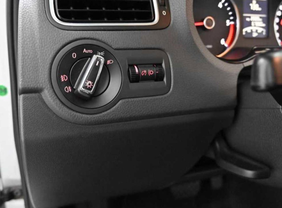 폭스바겐 폴로 1.6 TDI R-LINE 사진 19