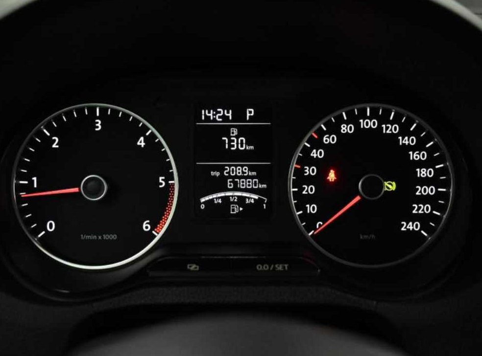 폭스바겐 폴로 1.6 TDI R-LINE 사진 9