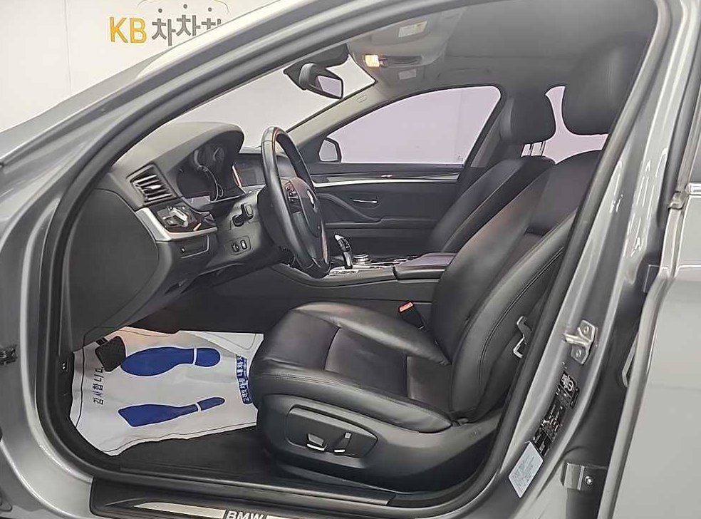 BMW 5시리즈 520d 사진 11