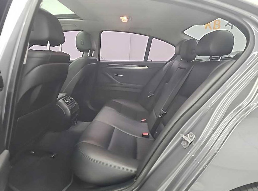 BMW 5시리즈 520d 사진 12