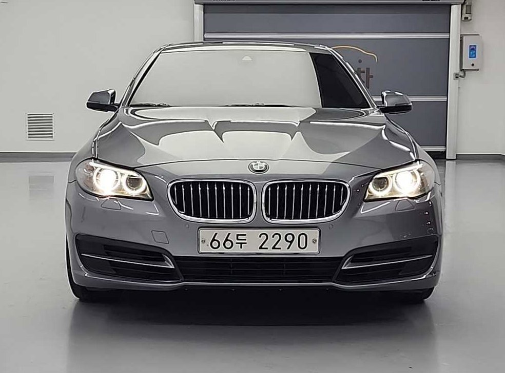 BMW 5시리즈 520d 사진 2