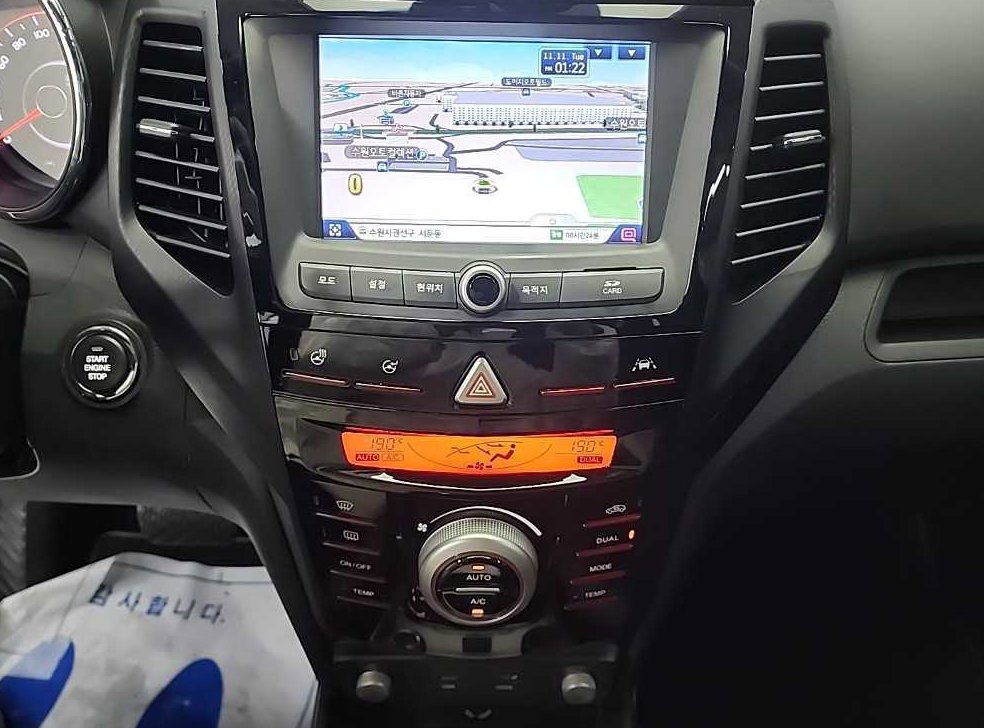 KG모빌리티(쌍용)  티볼리 4WD 디젤 1.6 RX 사진 10