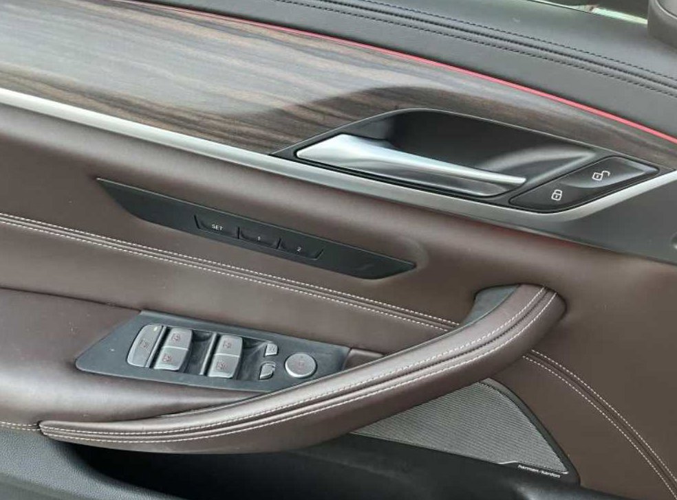 BMW 5시리즈 530i M 스포츠 플러스 사진 15