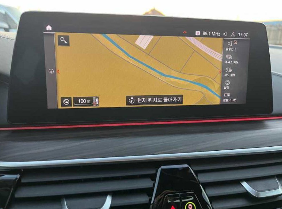 BMW 5시리즈 530i M 스포츠 플러스 사진 9