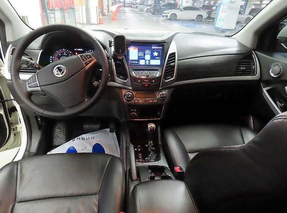KG모빌리티(쌍용)  코란도 2WD 2.0 CVT 사진 10