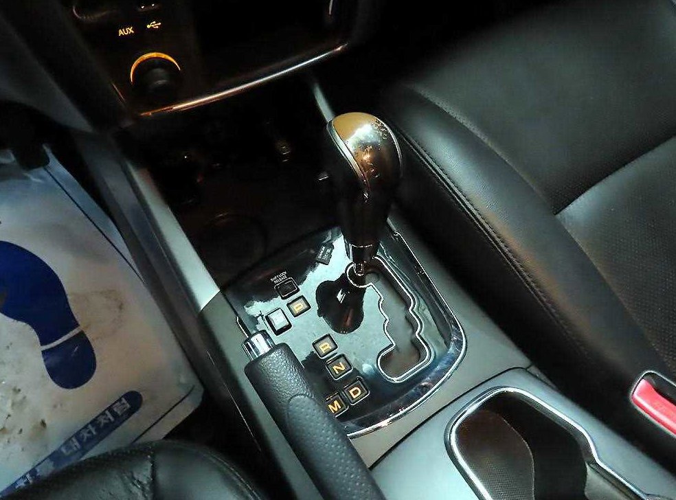 KG모빌리티(쌍용)  코란도 2WD 2.0 CVT 사진 12