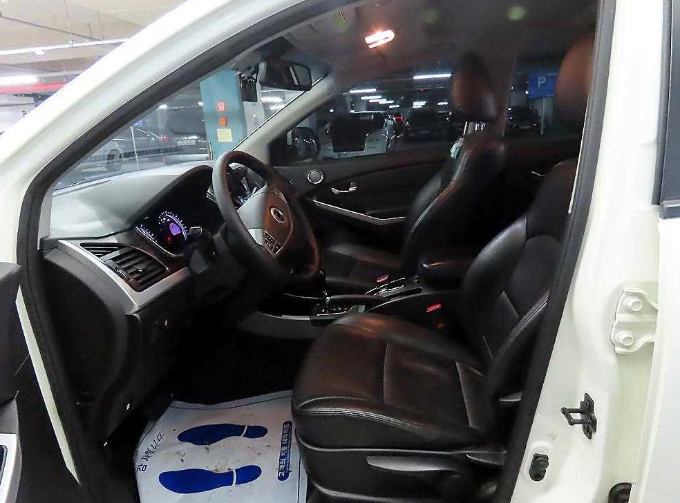 KG모빌리티(쌍용)  코란도 2WD 2.0 CVT 사진 6