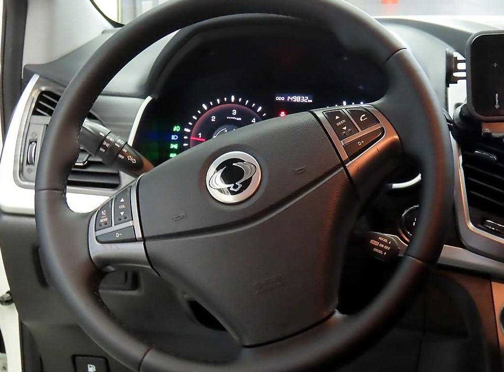 KG모빌리티(쌍용)  코란도 2WD 2.0 CVT 사진 8