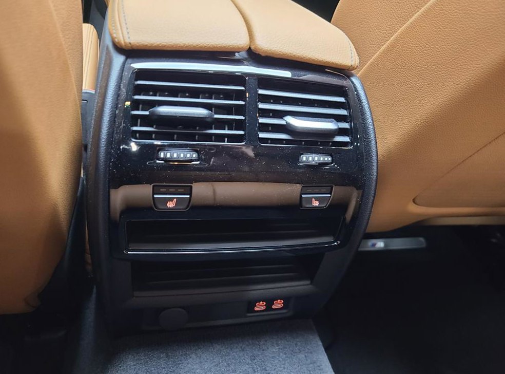 BMW 5시리즈 520i M 스포츠 사진 19
