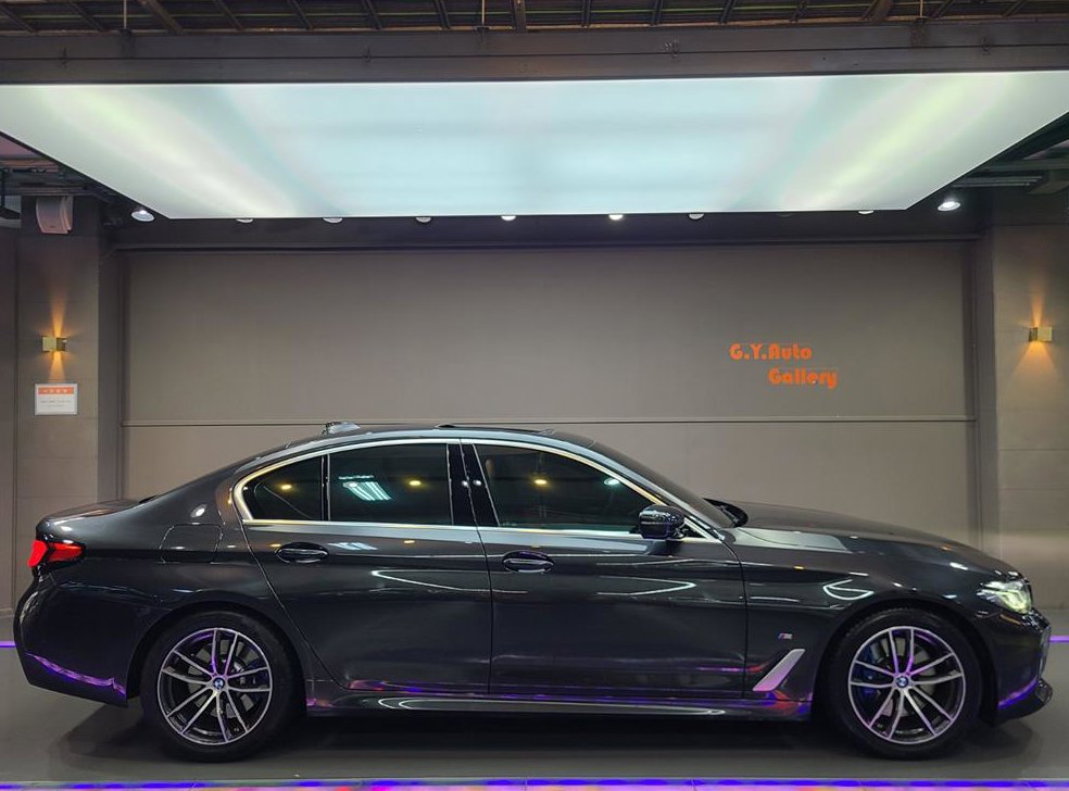 BMW 5시리즈 520i M 스포츠 사진 3