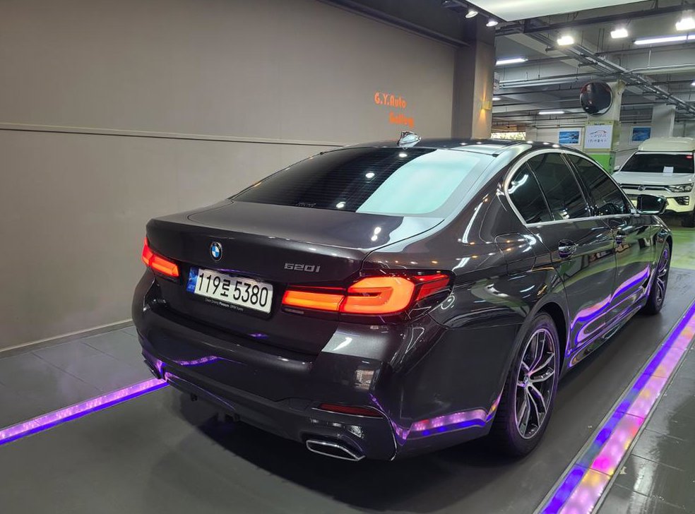 BMW 5시리즈 520i M 스포츠 사진 4