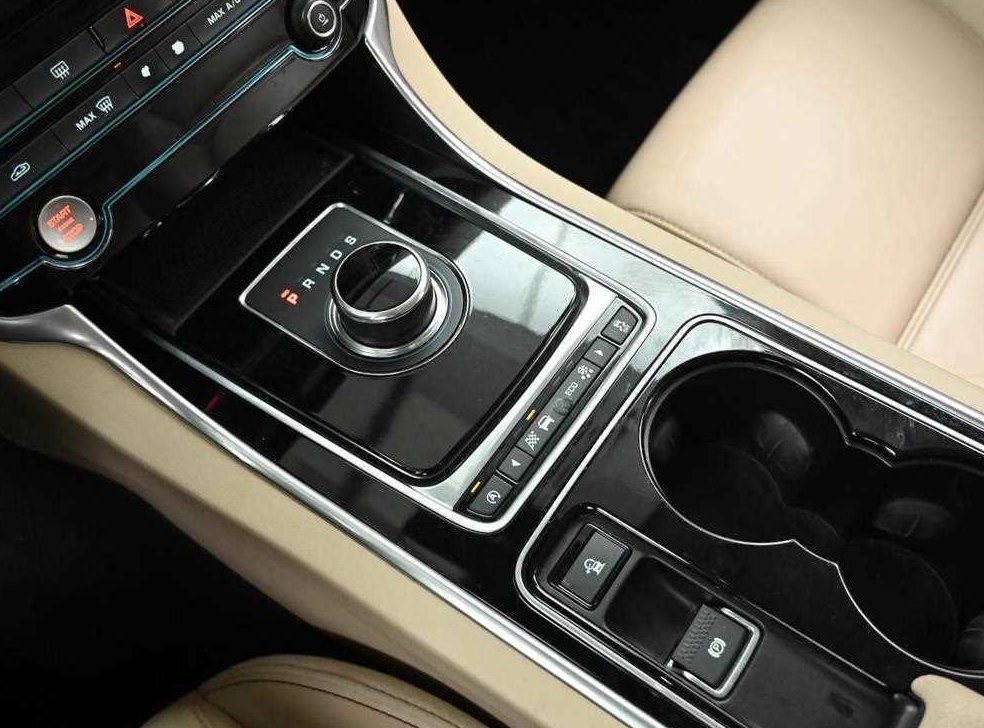 재규어 XE 2.0D 프레스티지 AWD 사진 10