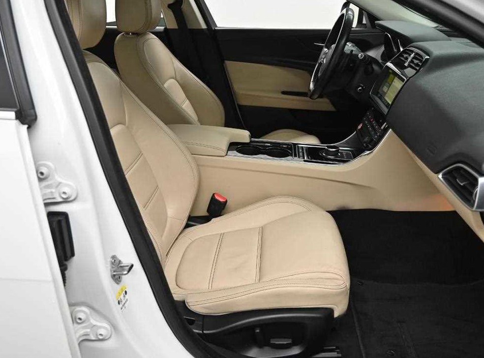 재규어 XE 2.0D 프레스티지 AWD 사진 11