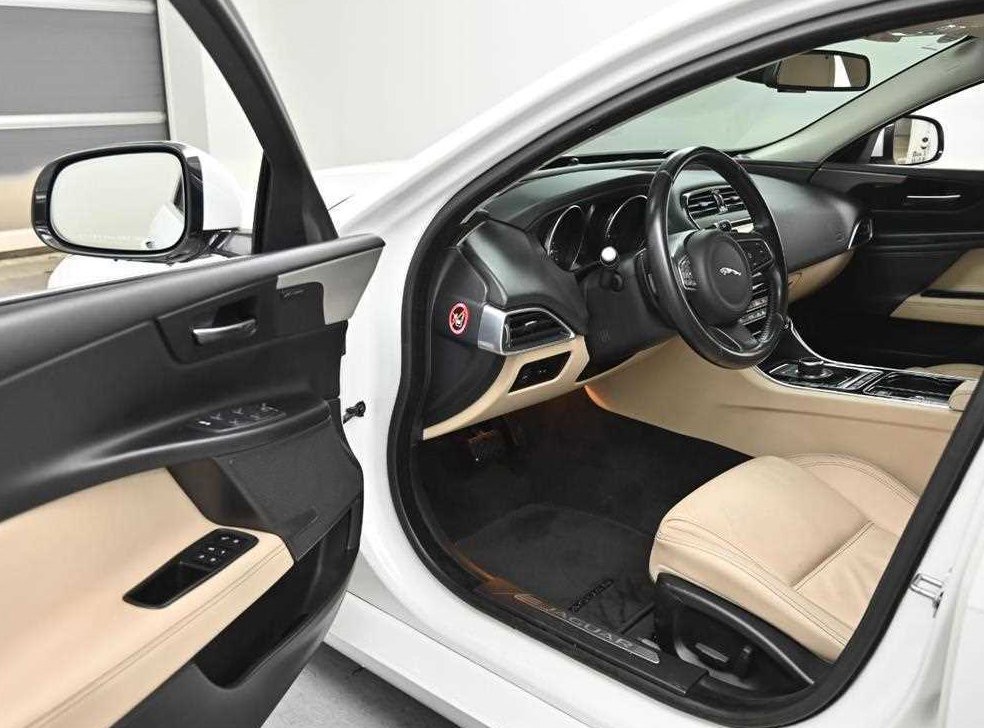 재규어 XE 2.0D 프레스티지 AWD 사진 12