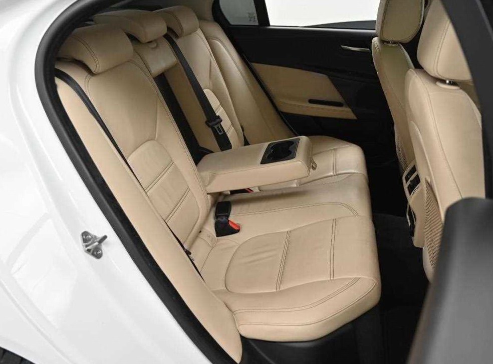 재규어 XE 2.0D 프레스티지 AWD 사진 13