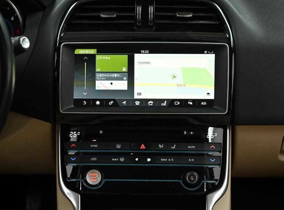 재규어 XE 2.0D 프레스티지 AWD 사진 15
