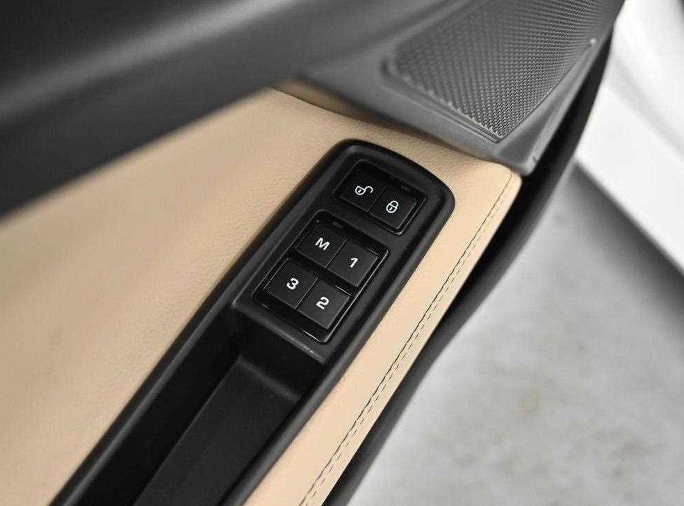 재규어 XE 2.0D 프레스티지 AWD 사진 17