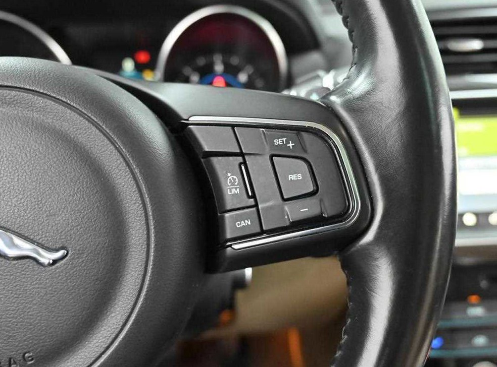 재규어 XE 2.0D 프레스티지 AWD 사진 18