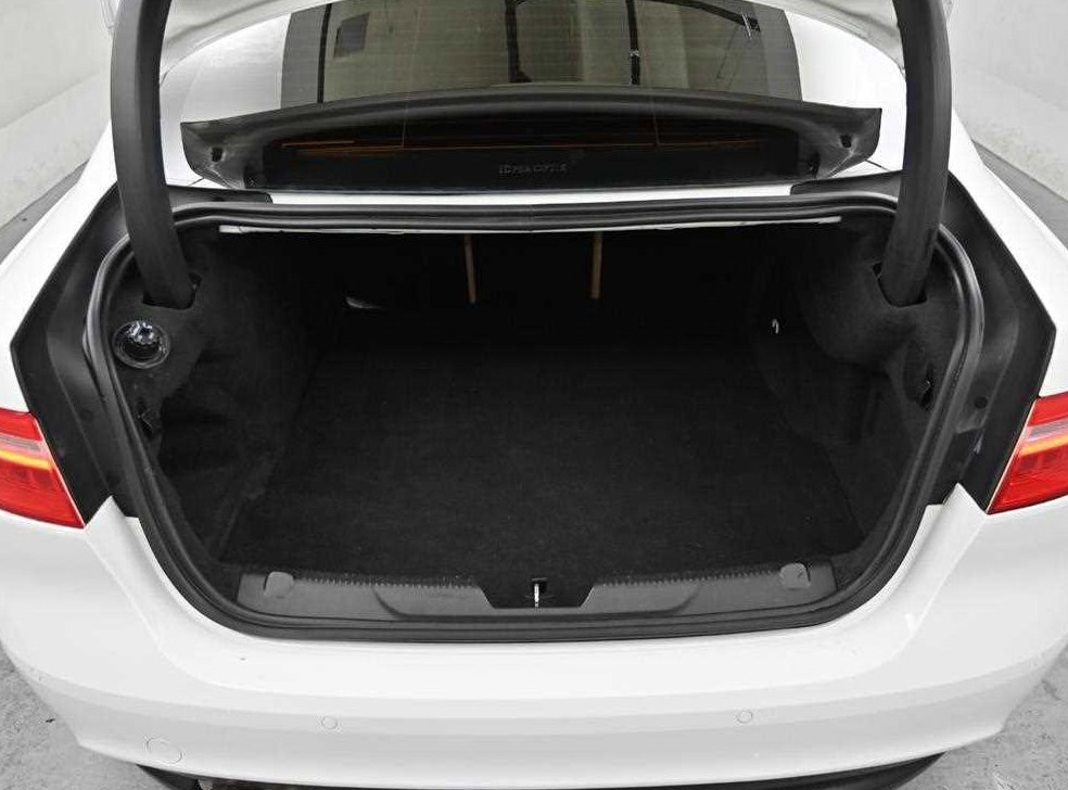 재규어 XE 2.0D 프레스티지 AWD 사진 20