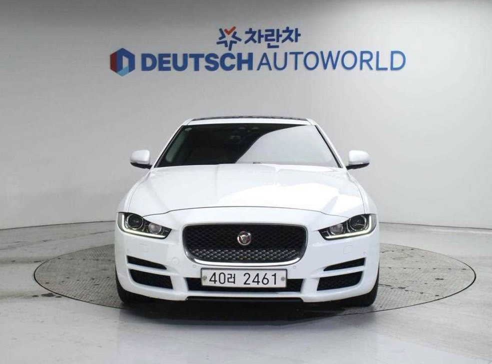 재규어 XE 2.0D 프레스티지 AWD 사진 4