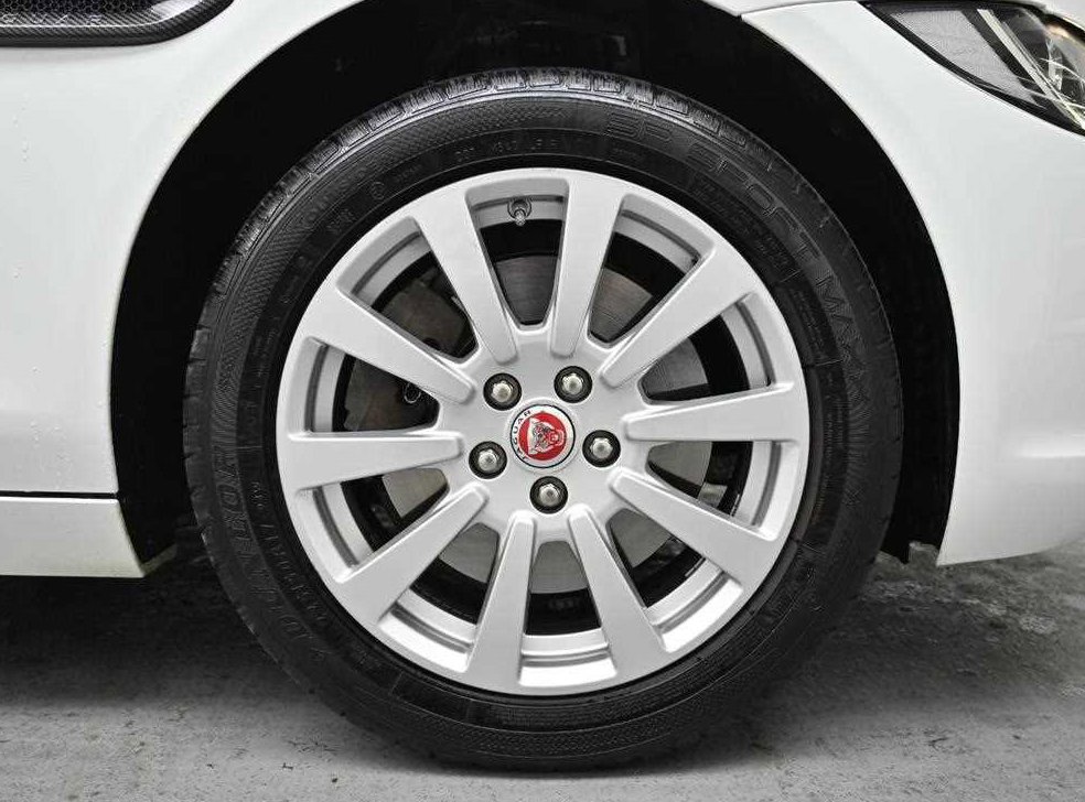 재규어 XE 2.0D 프레스티지 AWD 사진 6