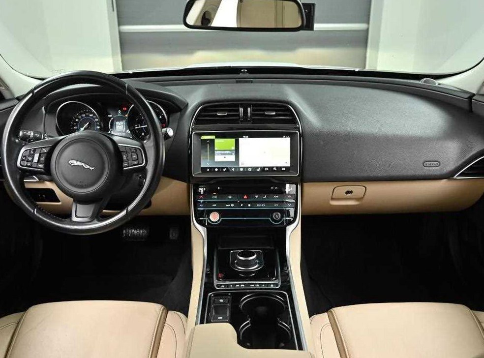 재규어 XE 2.0D 프레스티지 AWD 사진 8