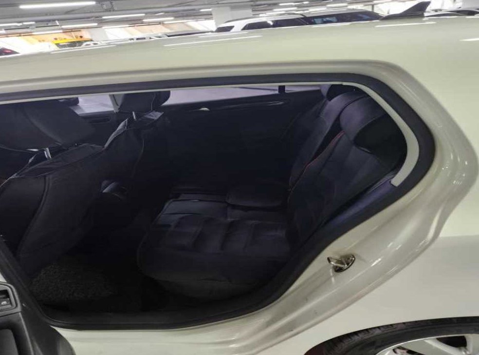 폭스바겐 골프 1.6 TDI 블루모션 사진 17