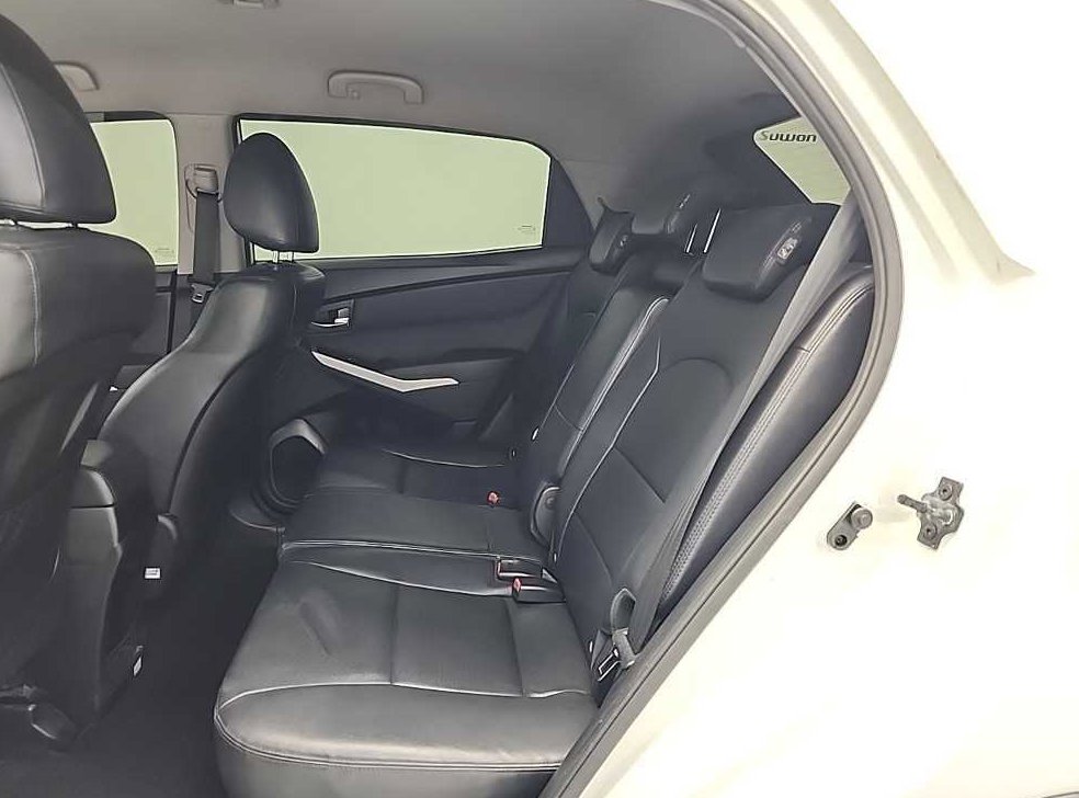 KG모빌리티(쌍용)  코란도 2WD 2.0 RX 사진 12