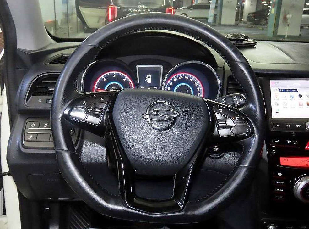 KG모빌리티(쌍용)  티볼리 2WD 디젤 1.6 RX 사진 8
