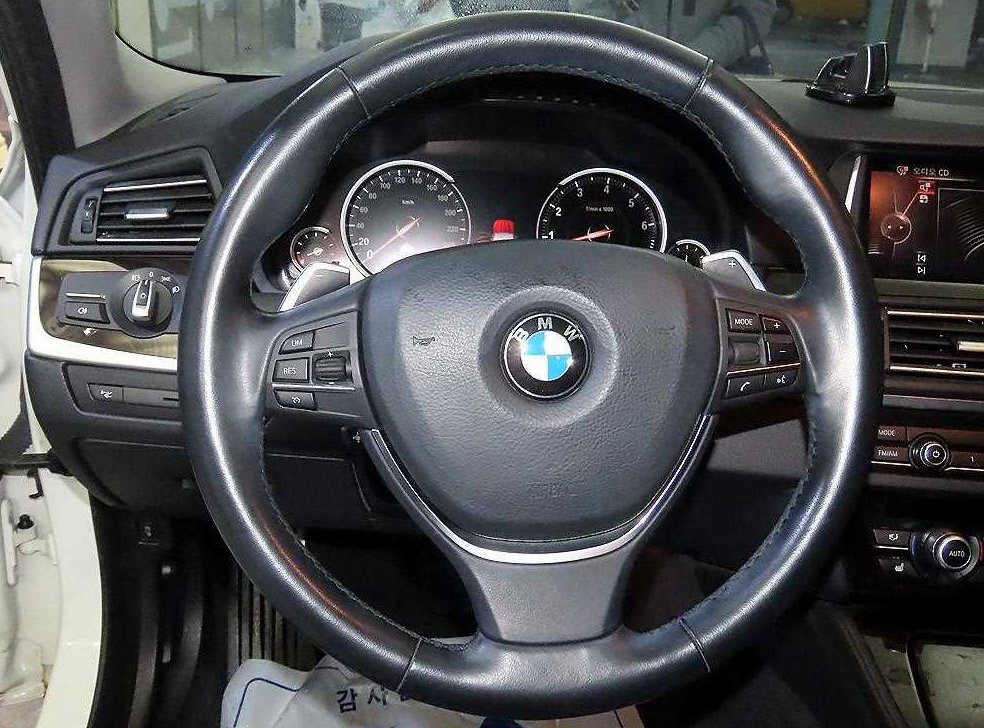 BMW 5시리즈 528i xDrive 사진 8
