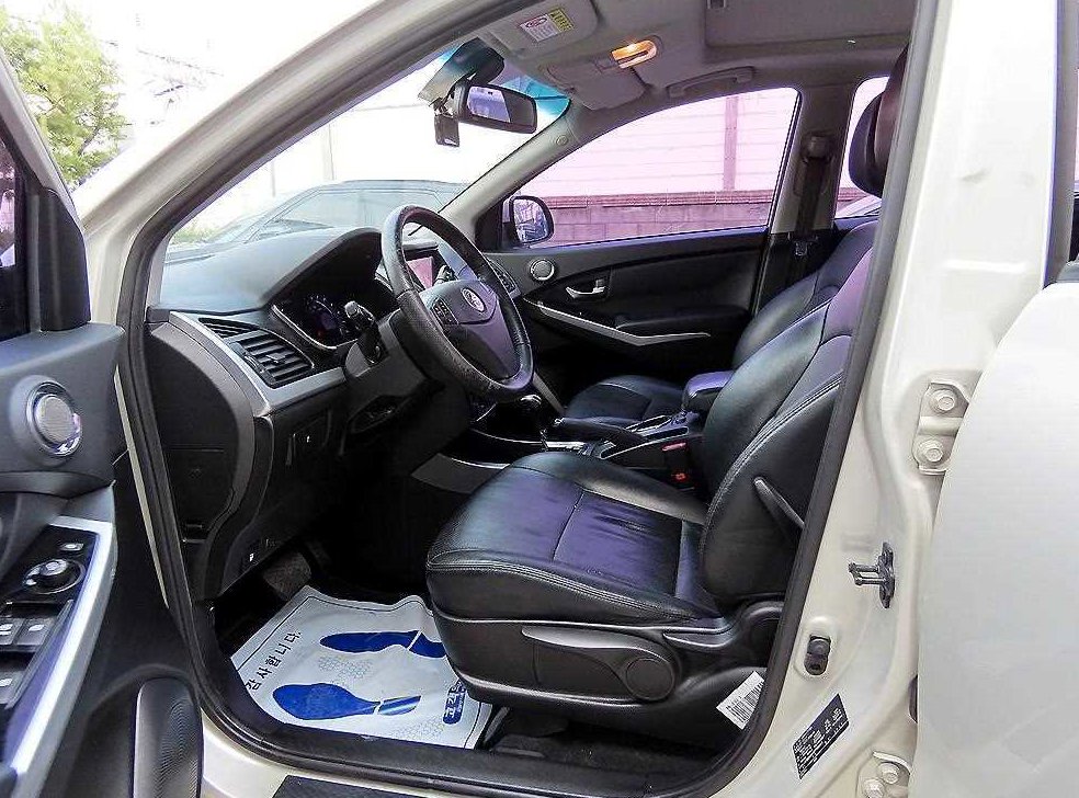 KG모빌리티(쌍용)  코란도 2WD 2.0 CVT 사진 5