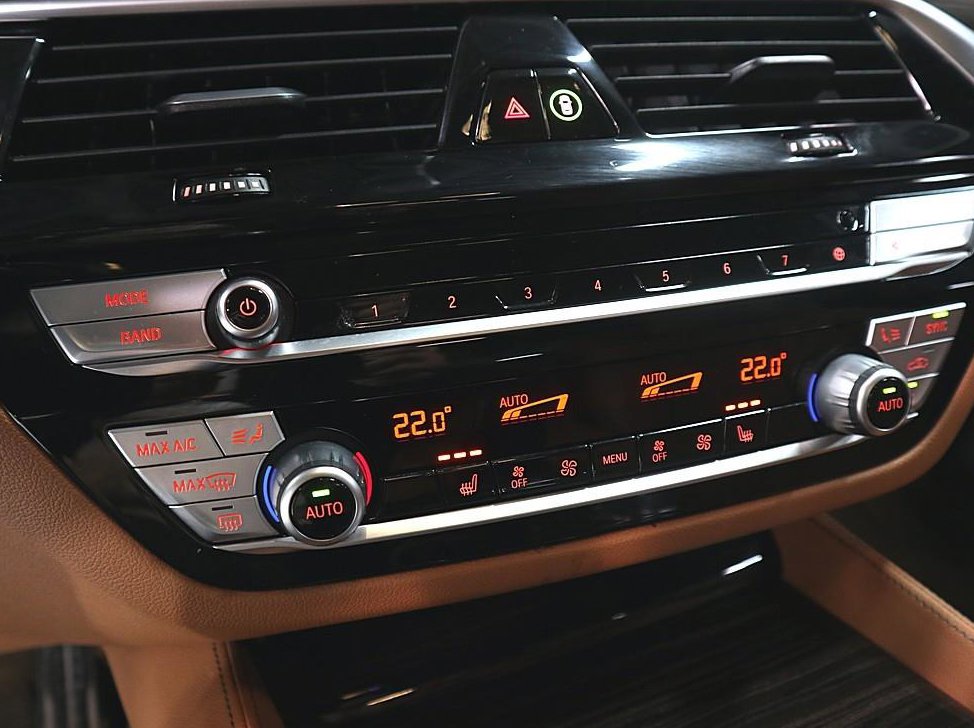 BMW 5시리즈 520i M 스포츠 사진 12