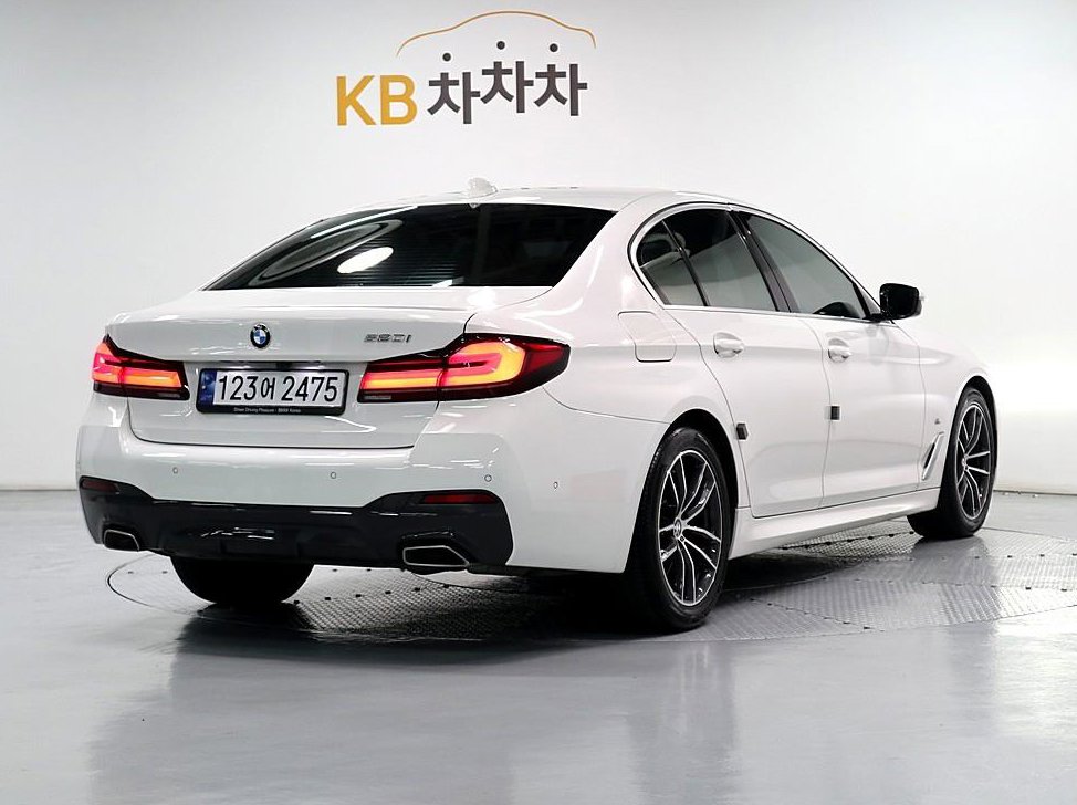 BMW 5시리즈 520i M 스포츠 사진 3