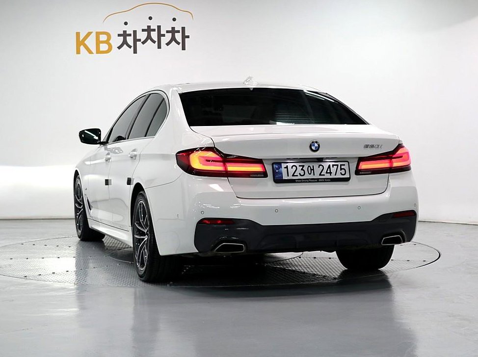 BMW 5시리즈 520i M 스포츠 사진 4