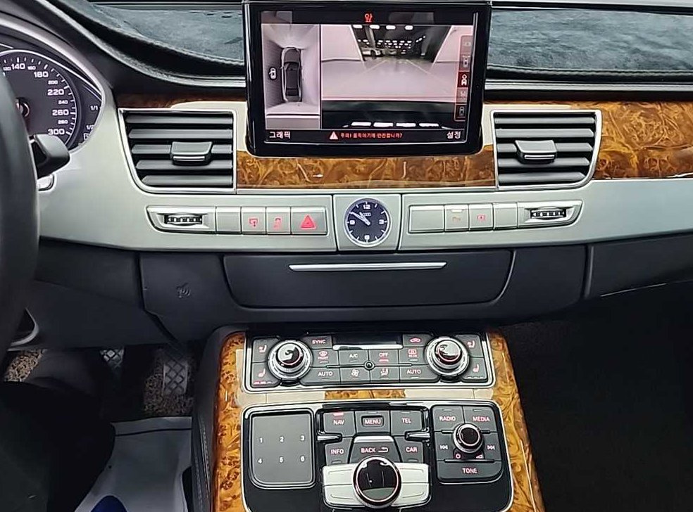 아우디 A8 6.3 FSI 콰트로 LWB 사진 10