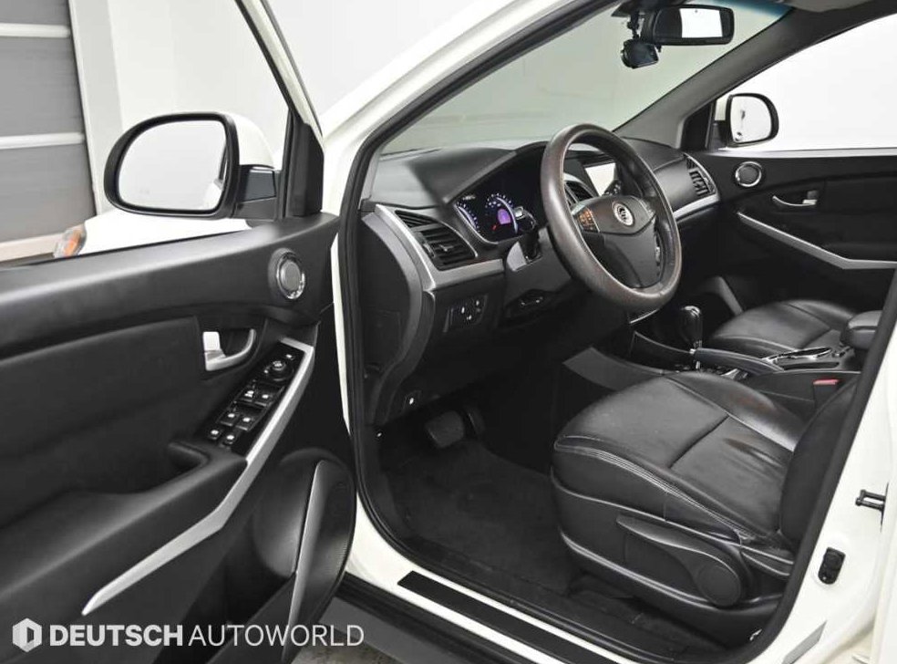 KG모빌리티(쌍용)  코란도 2WD 2.0 RX 사진 11