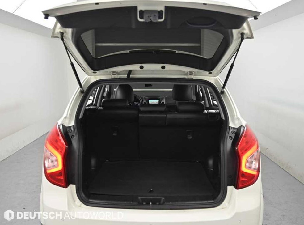 KG모빌리티(쌍용)  코란도 2WD 2.0 RX 사진 19