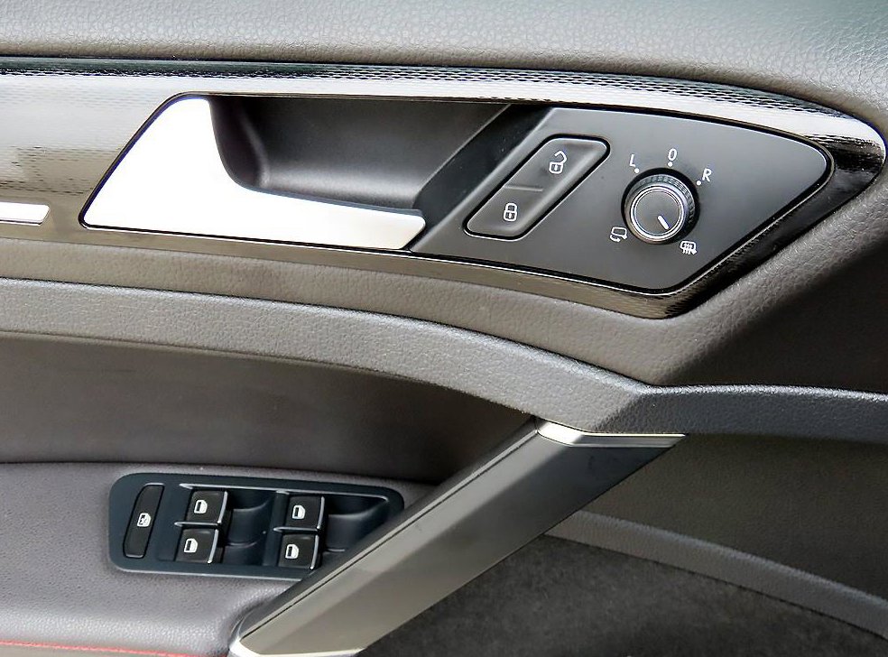 폭스바겐 골프 2.0 GTI 사진 11