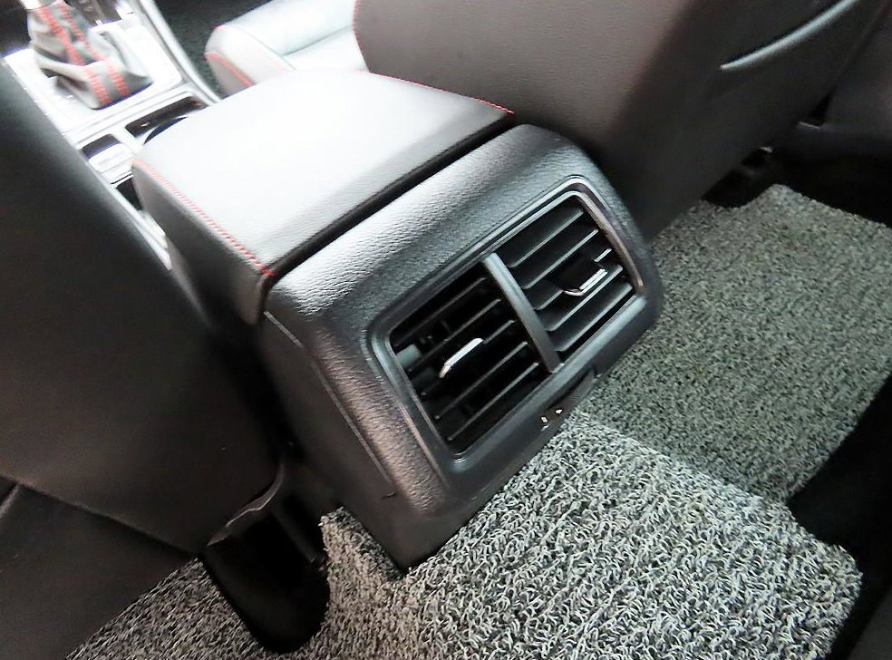 폭스바겐 골프 2.0 GTI 사진 16