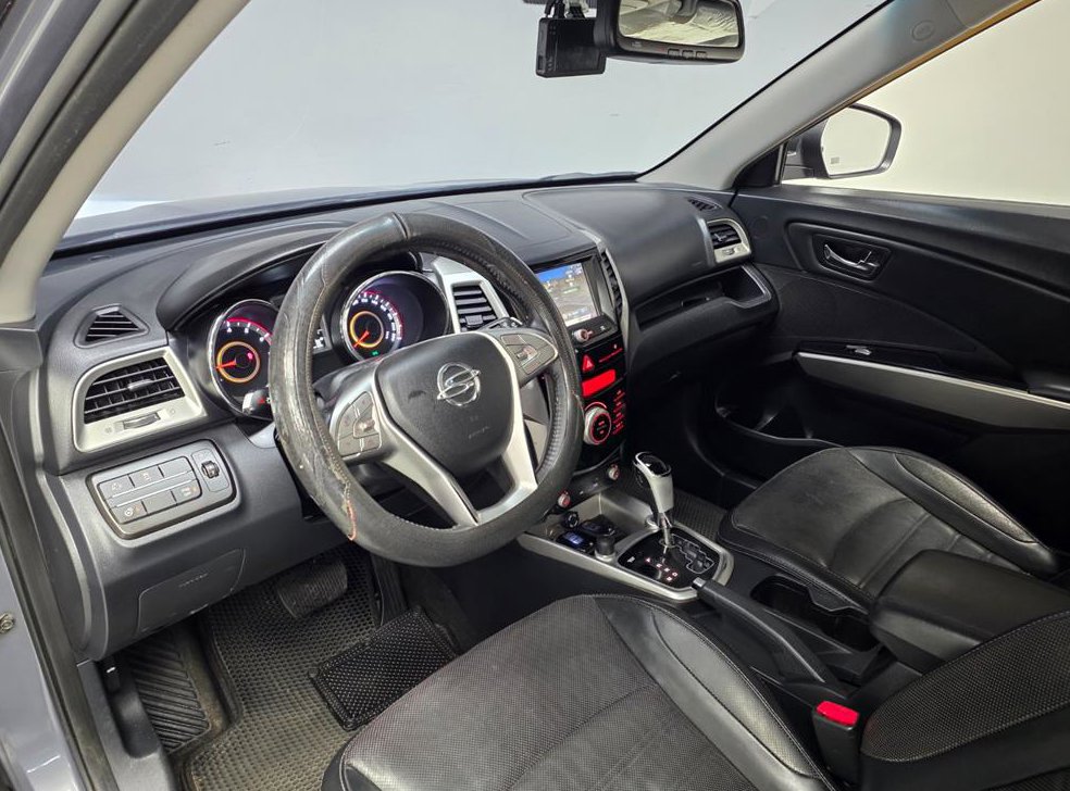 KG모빌리티(쌍용)  티볼리 가솔린 2WD 1.6 LX 사진 10