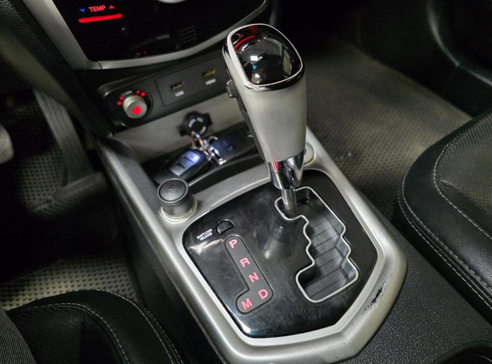 KG모빌리티(쌍용)  티볼리 가솔린 2WD 1.6 LX 사진 17