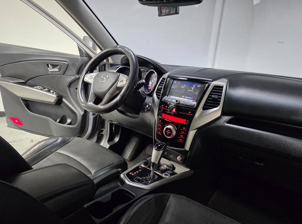 KG모빌리티(쌍용)  티볼리 가솔린 2WD 1.6 LX 사진 6