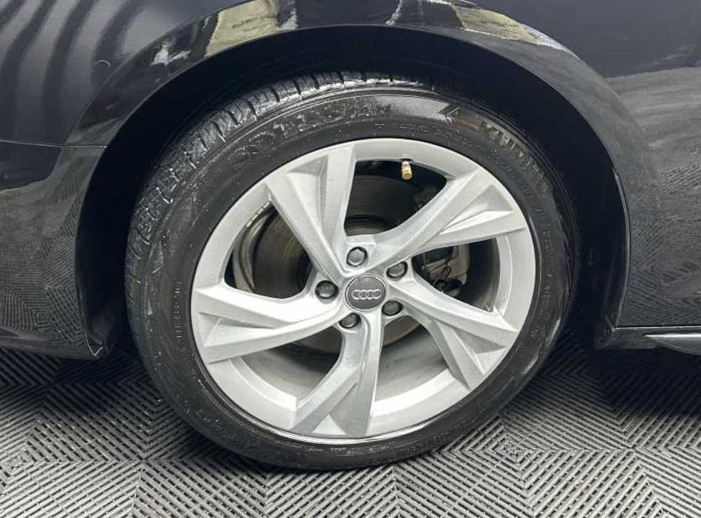 아우디 A4 40 TFSI 프리미엄 사진 18