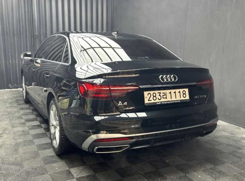 아우디 A4 40 TFSI 프리미엄 사진 3